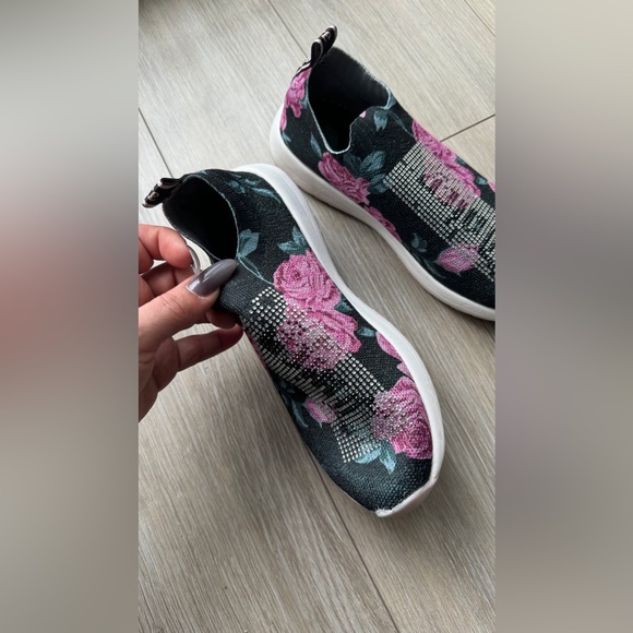 slip on - Picture 8 of 9